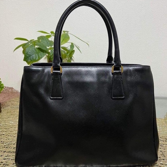 Prada handbag - Picture 5 of 7